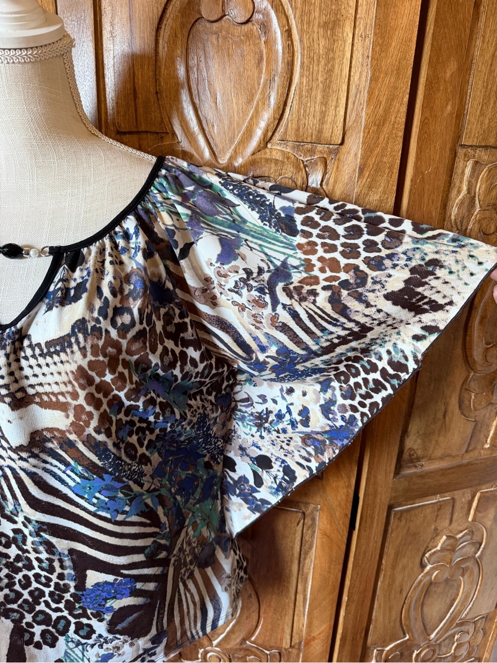 Notations polyester top. - Picture 3 of 7